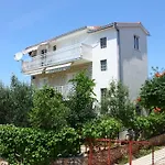 With A Parking Space - 4865 Apartment Rogoznica (Sibenik-Knin)