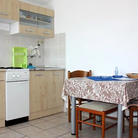 Апартаменты With A Parking Space - 4865 Рогозница