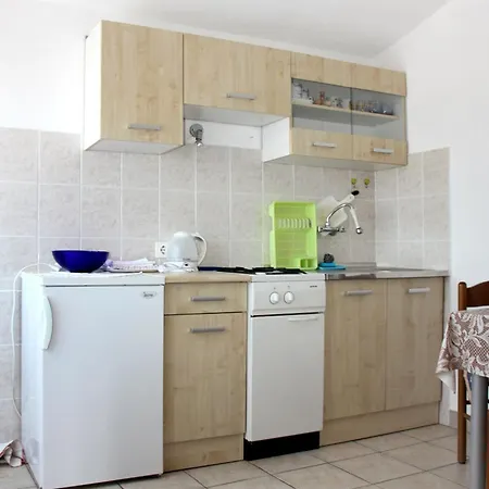 With A Parking Space - 4865 ロゴズニッツァ