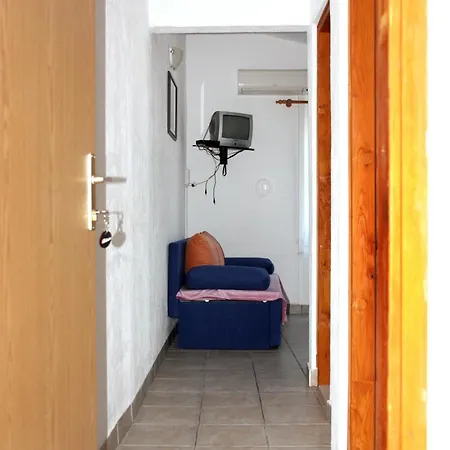 With A Parking Space - 4865 * ロゴズニッツァ