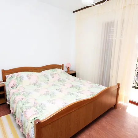 With A Parking Space - 4865