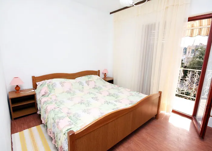 With A Parking Space - 4865