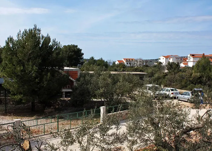 With A Parking Space - 4865